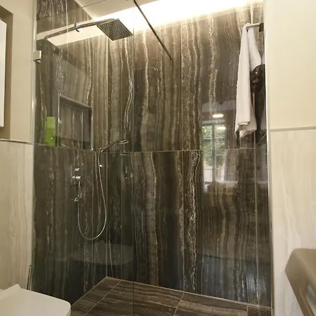 Aparthotel Amelie No 1 & 4*