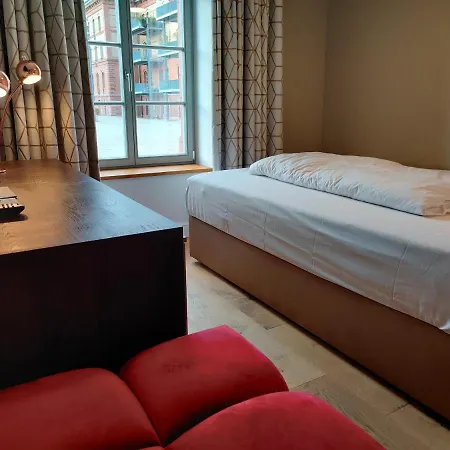 Aparthotel Amelie No 1 & 4*
