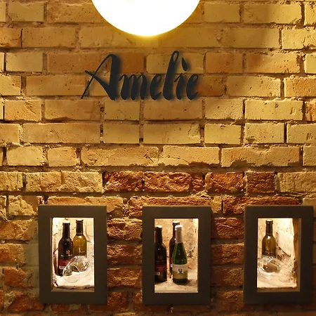 Amelie No 1 & 4*