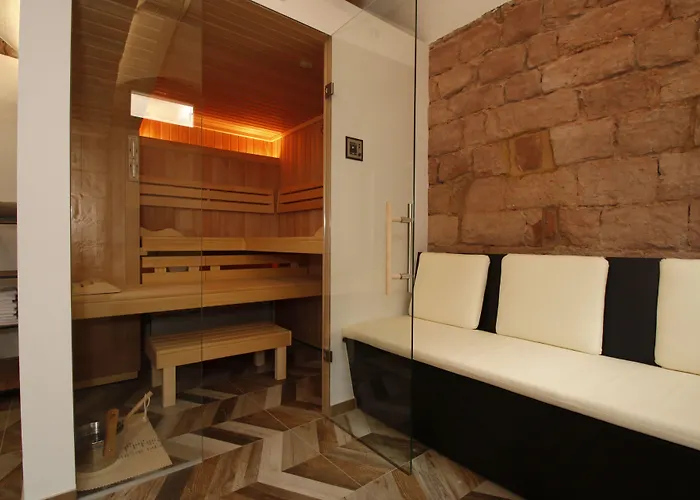 Amelie No 1 & Ξενοδοχείο με διαμερίσματα 4*