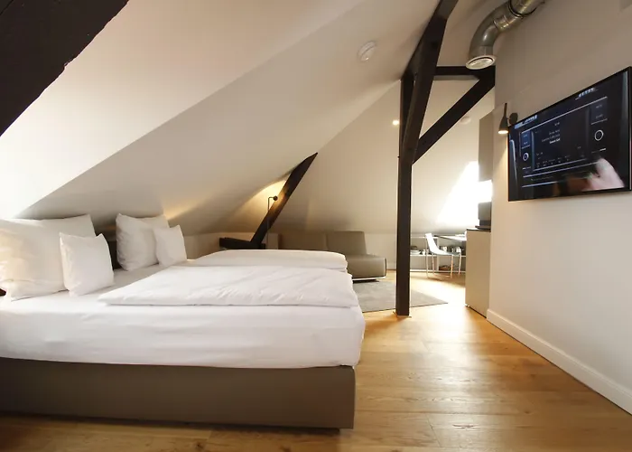 Amelie No 1 & 4* Λαντάου