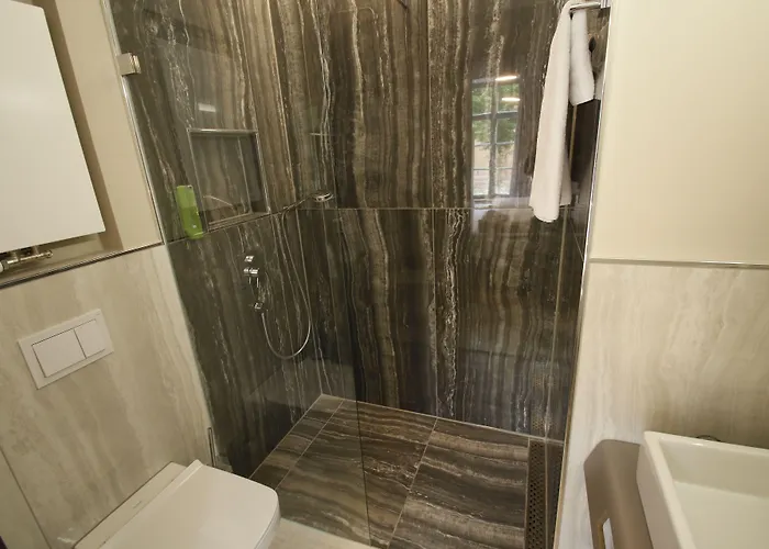 Ξενοδοχείο με διαμερίσματα Amelie No 1 & Λαντάου