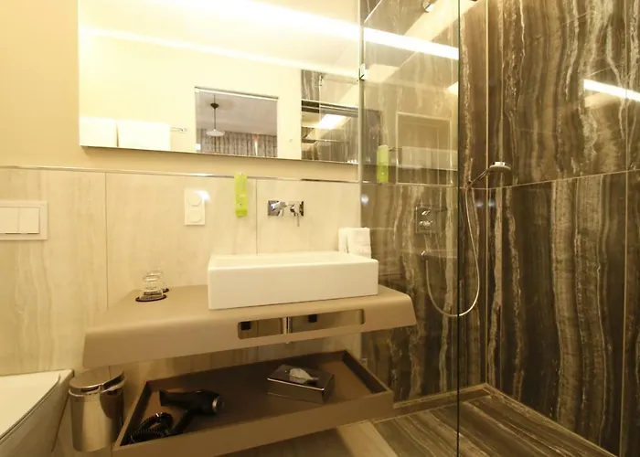 Ξενοδοχείο με διαμερίσματα Amelie No 1 & Λαντάου