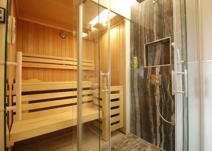 Apart-hotel Amelie No 1 & 4*