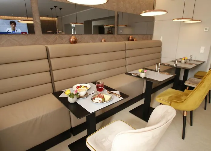 Amelie No 1 & Λαντάου